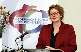 Foto: Ministerin Behrens bei der Verleihung des Nds. Gesundheitspreises 2021