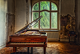Foto: Klavier in alter Villa