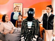 Frau Winkler verlässt das Haus