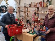 Zwei Frauen im Fairkauf-Laden
