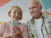 Senioren mit Handy
