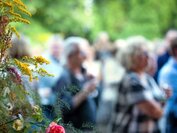 Menschen im verschwommenen Blick